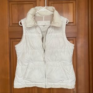 American Eagle 🦅white and cream puffer vest, large
